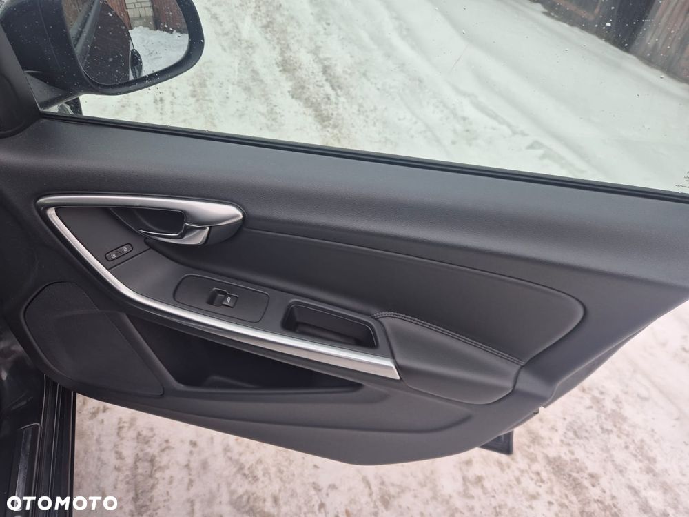 Volvo V60 D2 Geartronic Summum - 19