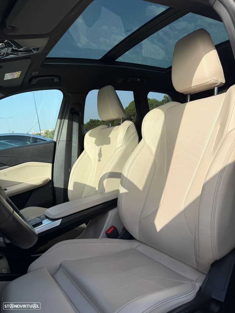 BMW iX1 eDrive20 Pack Desportivo M - 5