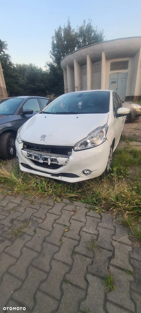 Peugeot 208 - 1