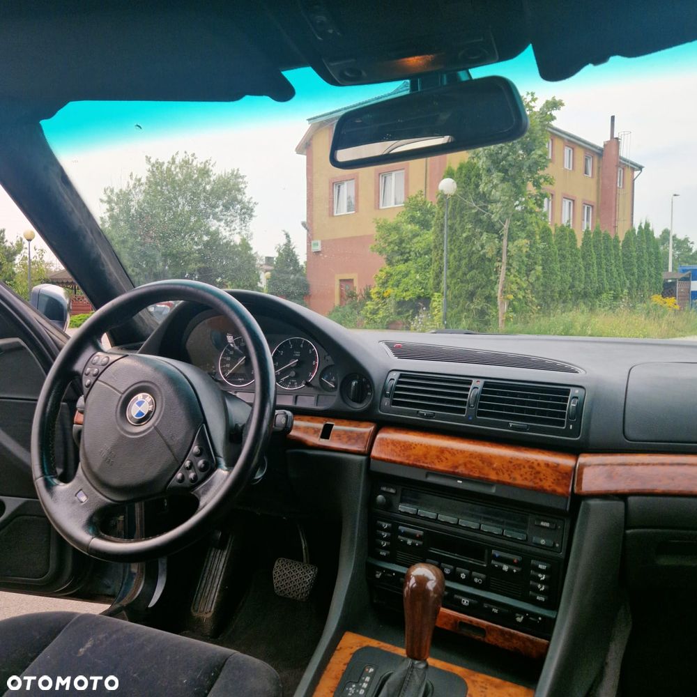 BMW Seria 7 735i - 10