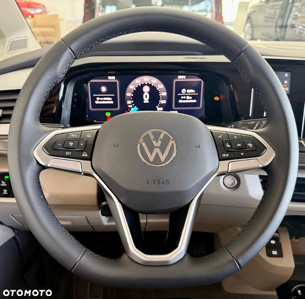 Volkswagen Multivan - 12