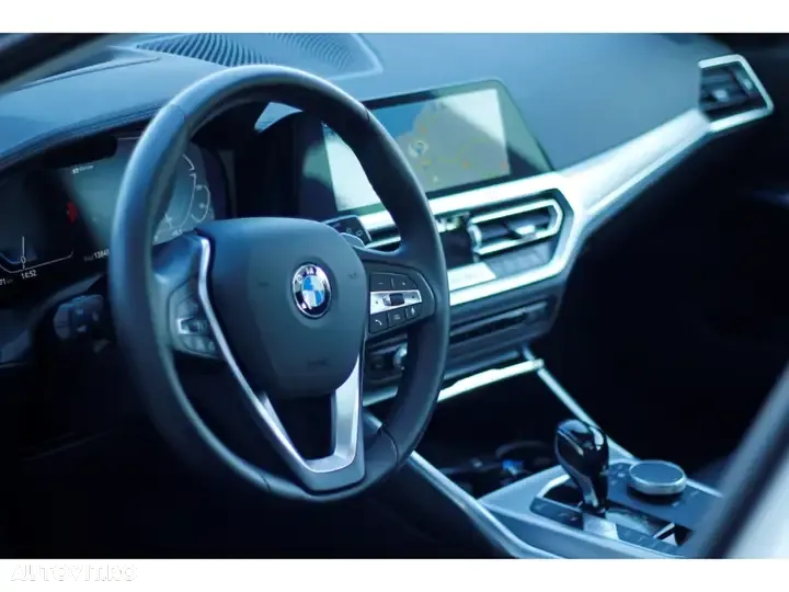 BMW Seria 3 330e Touring Aut. Sport Line - 29