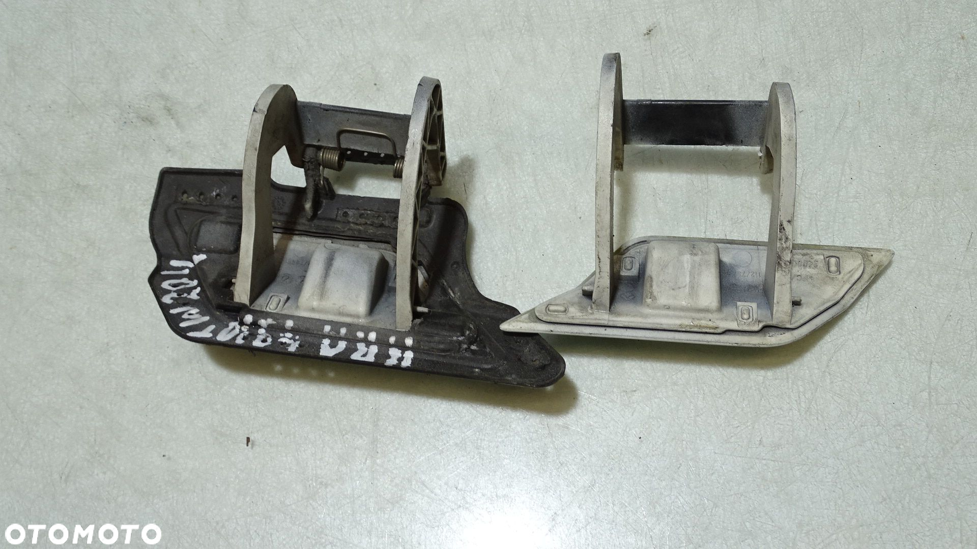 ZAŚLEPKA SPRYSKIWACZA LAMPY MERCEDES-BENZ W204  A2048802224 - 2