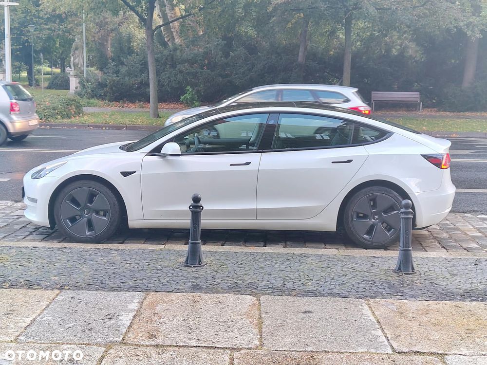 Tesla Model 3 - 4