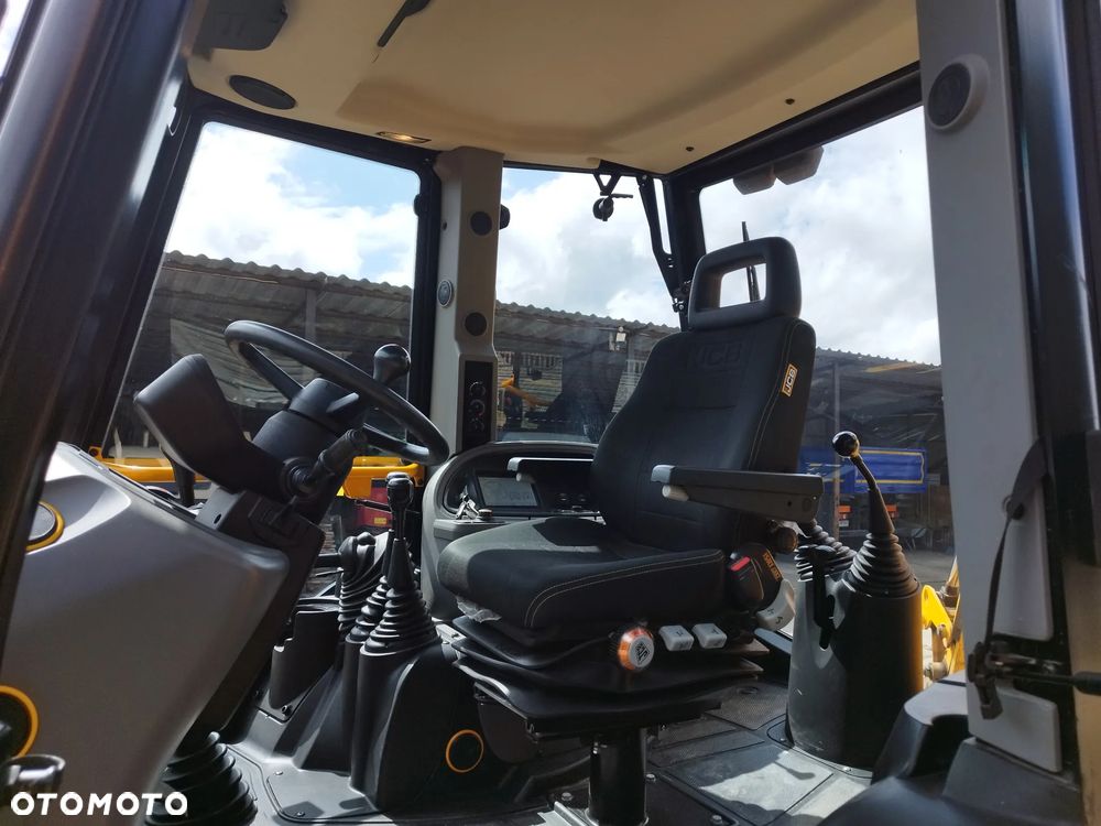JCB 3CX - SALON PL - 900 mth - 16