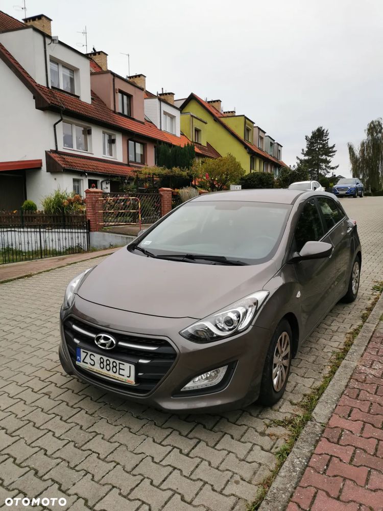 Hyundai i30 1.6 Classic + - 18