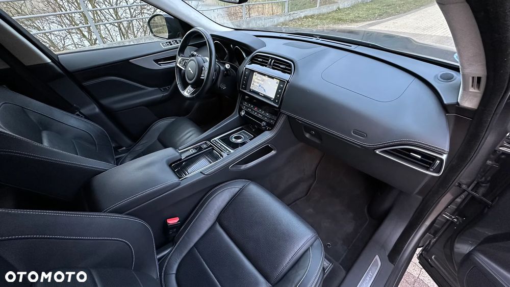 Jaguar F-Pace D200 AWD R-Dynamic HSE 90th Anniversary Edition - 8