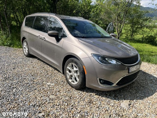 Chrysler Pacifica - 4