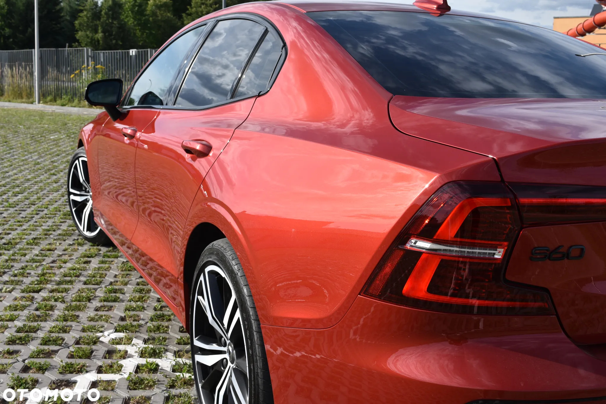 Volvo S60 T5 R-Design - 16