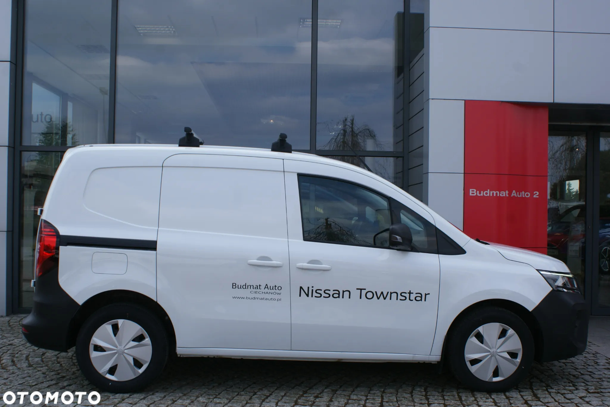 Nissan Towsntar - 5