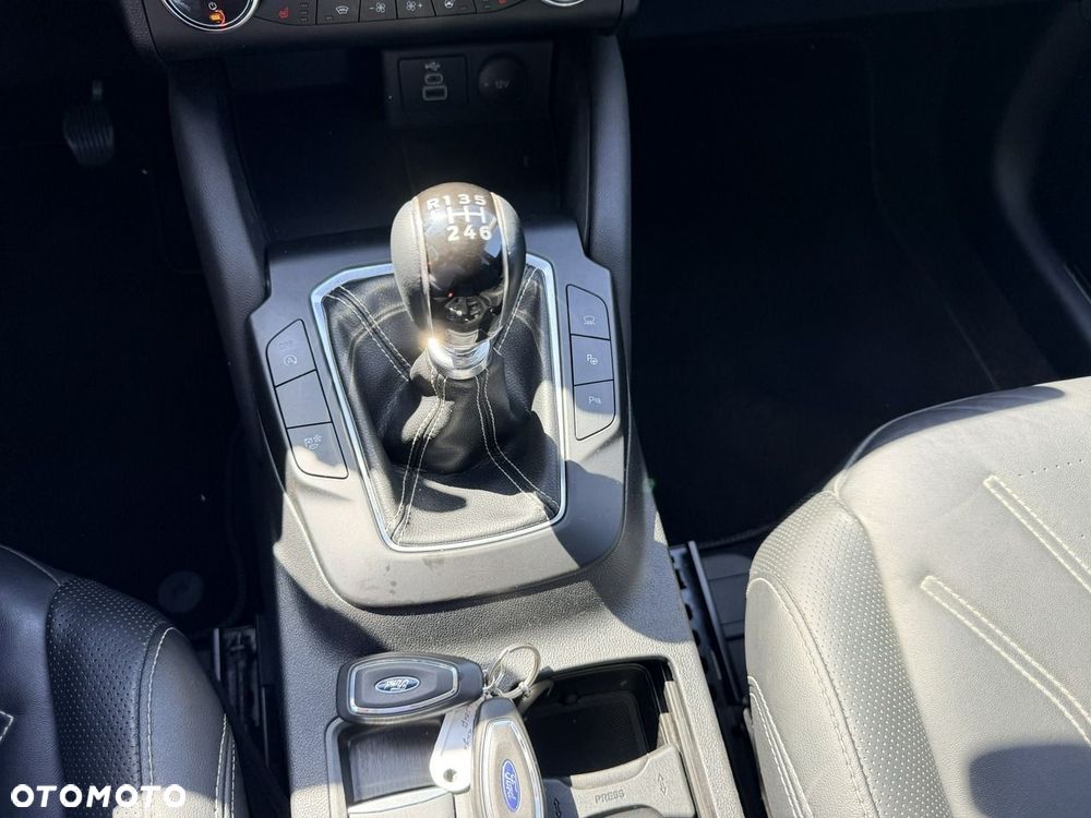 Ford Kuga 2.0 TDCi 4x2 Vignale - 28