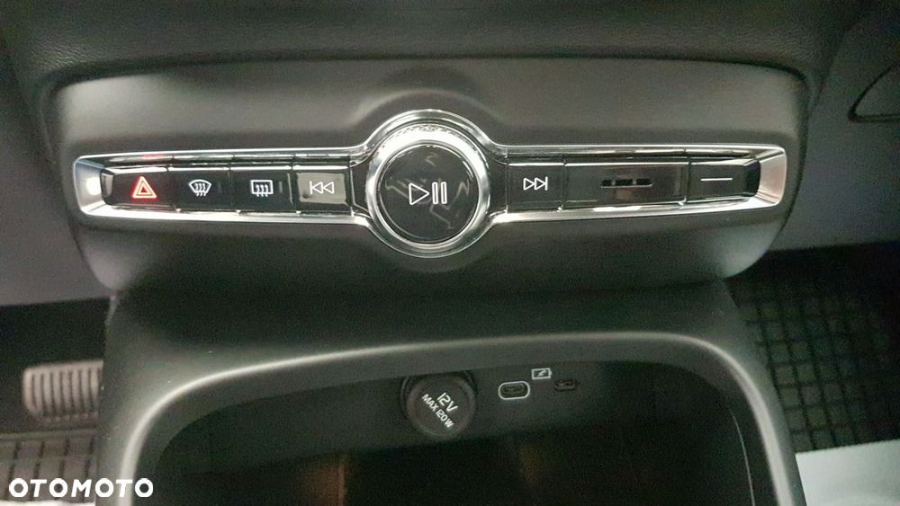 Volvo XC 40 - 25
