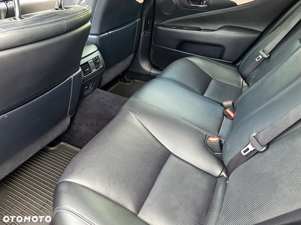 Lexus LS 460 AWD - 20