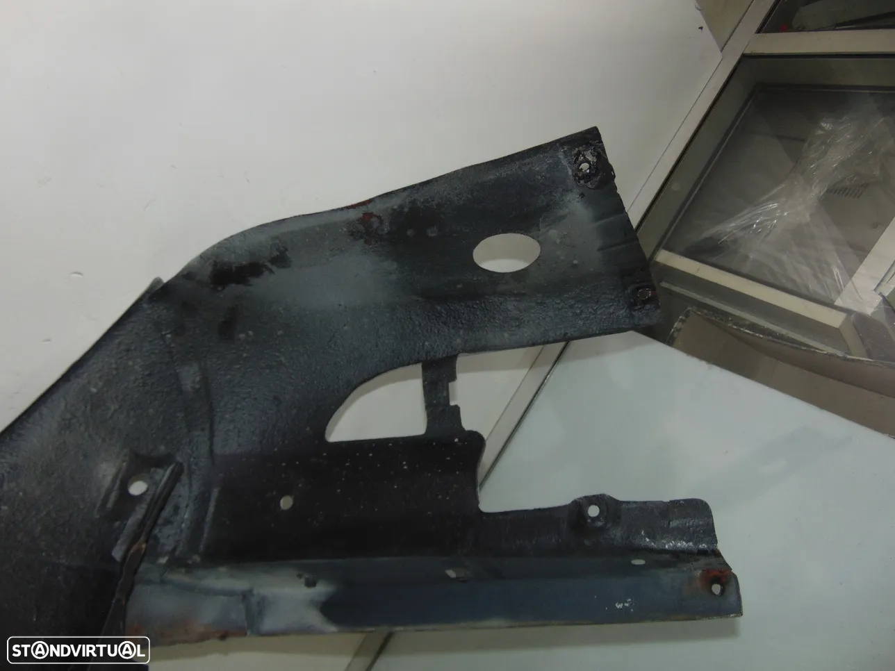 Mercedes W123 guarda lamas - 4