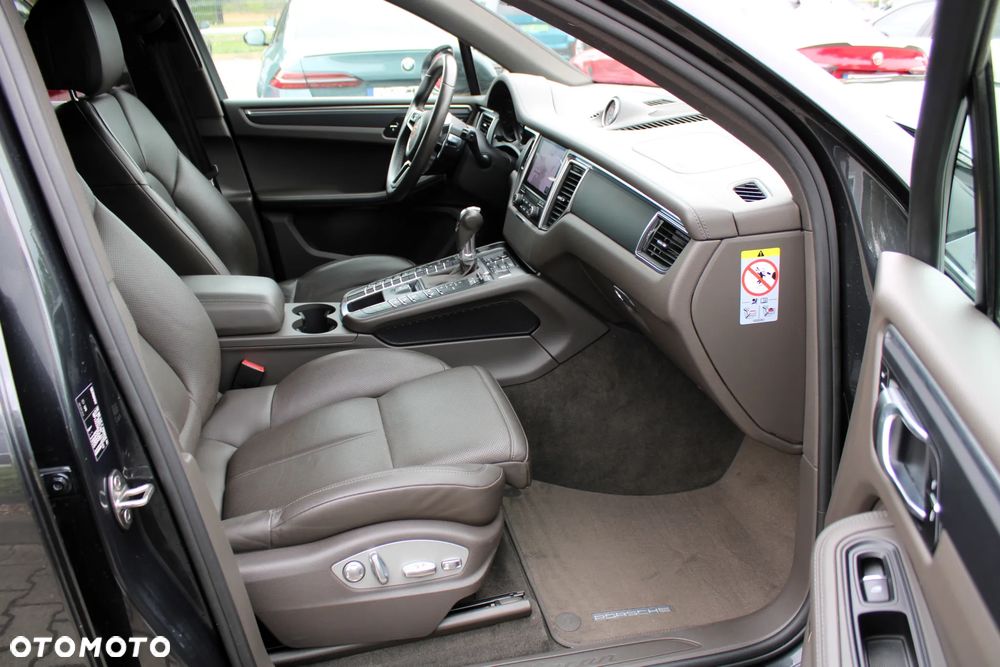 Porsche Macan - 24