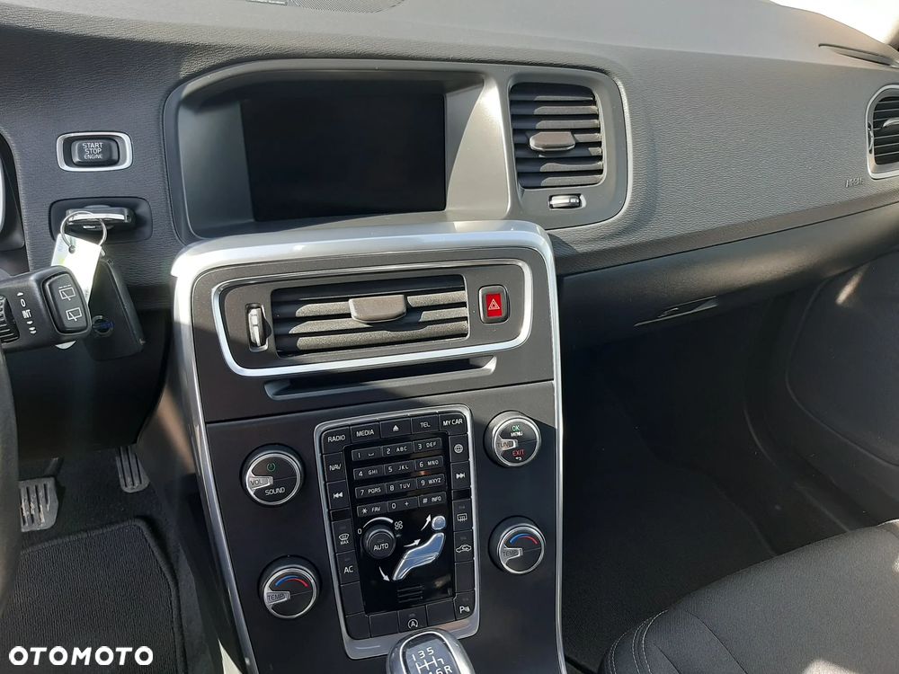 Volvo V60 D3 Momentum - 19