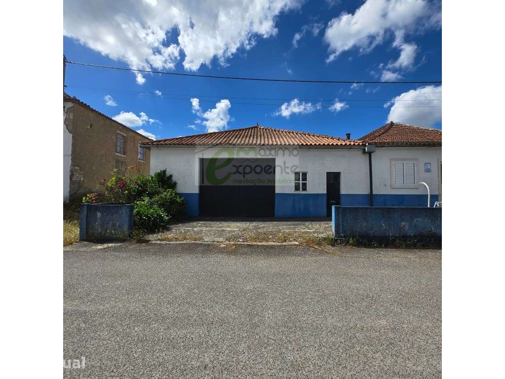 Oportunidade Única: Moradia T3 com Grande Potencial para reabilitar... - Grande imagem: 2/14