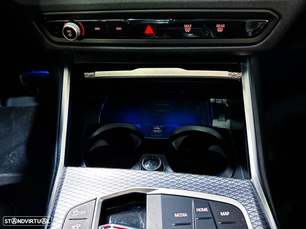 BMW 330 e Pack 50 anos M Auto - 33