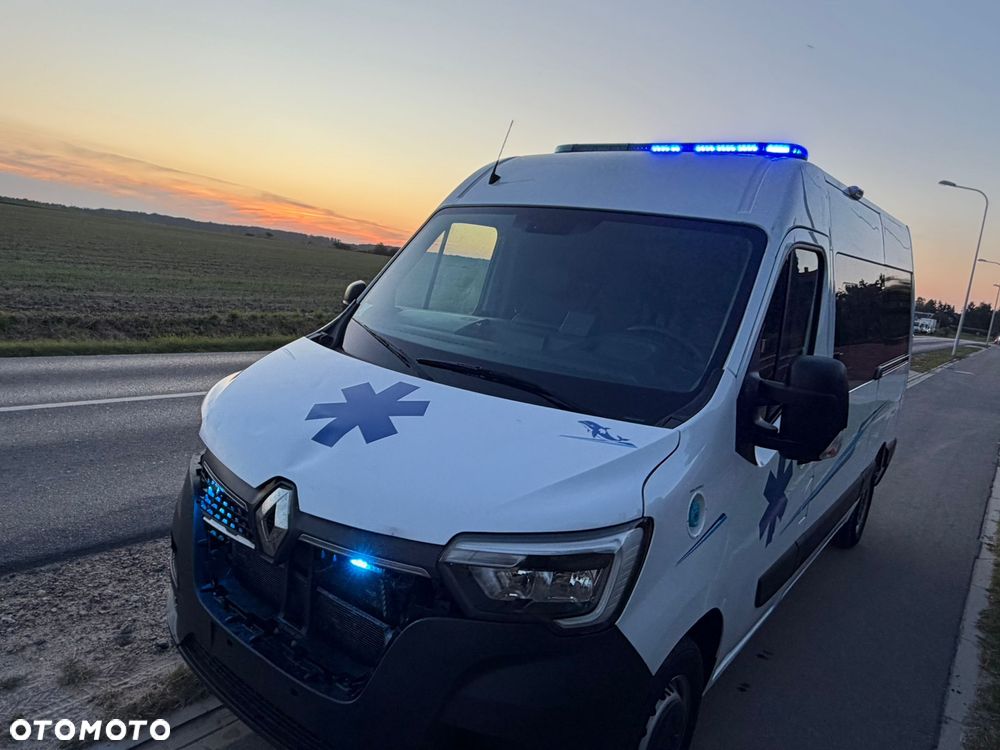 Renault MASTER _ 2024r _ KARETKA, AMBULANS _ 2.3 DCI 165KM _ 5 Osobowy - 40