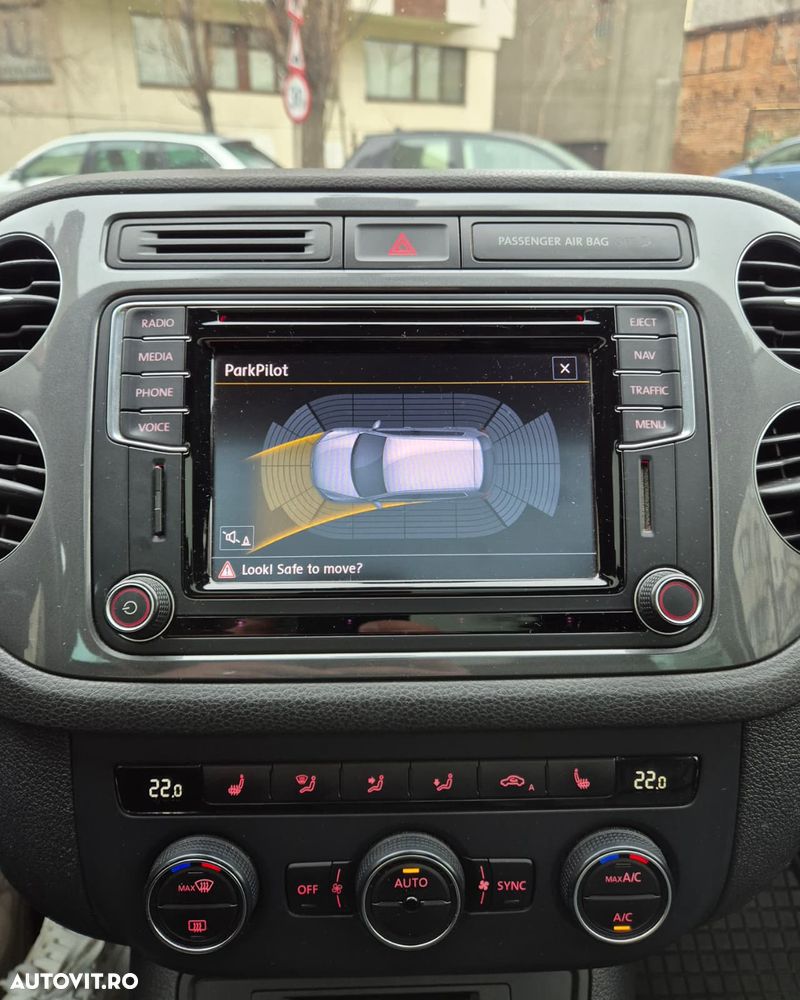 Volkswagen Tiguan 2.0 TDI SCR BlueMotion Technology Sport & Style - 16