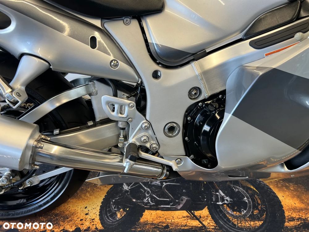 Suzuki GSX - 27