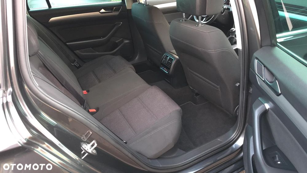 Volkswagen Passat 2.0 TDI (BlueMotion Technology) Trendline - 26