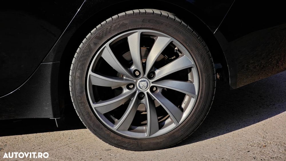 Jaguar XE - 3