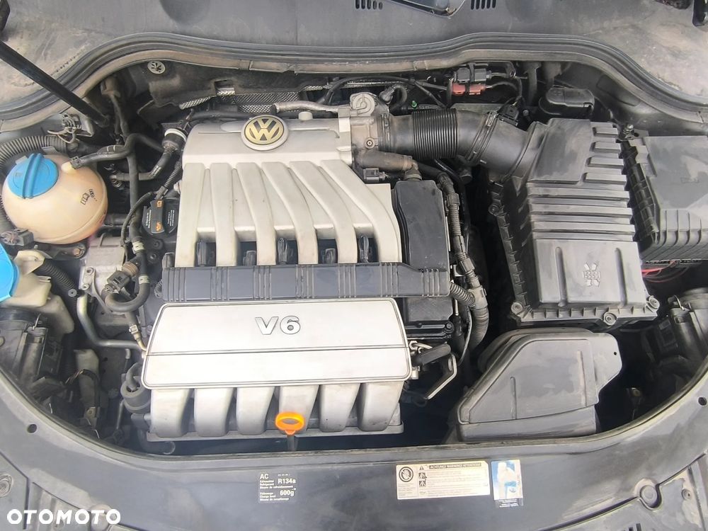 Volkswagen Passat Variant 3.2 V6 FSI 4Motion DSG Highline - 35