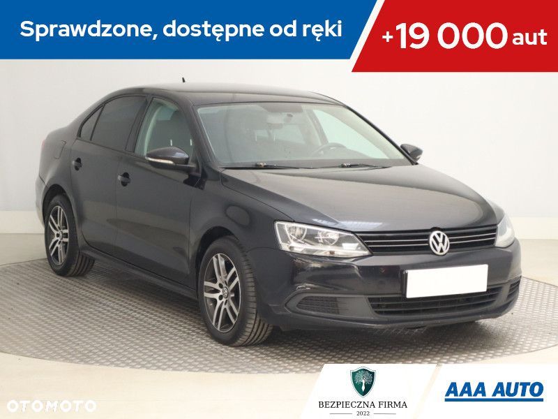 Volkswagen Jetta - 2