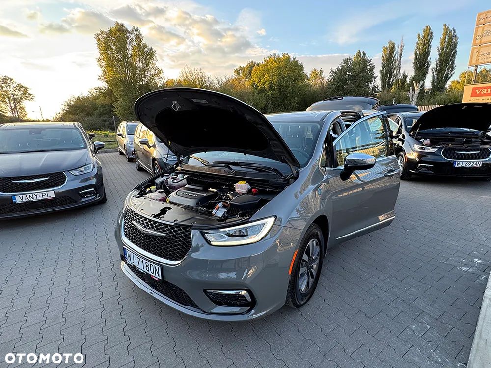 Chrysler Pacifica - 27