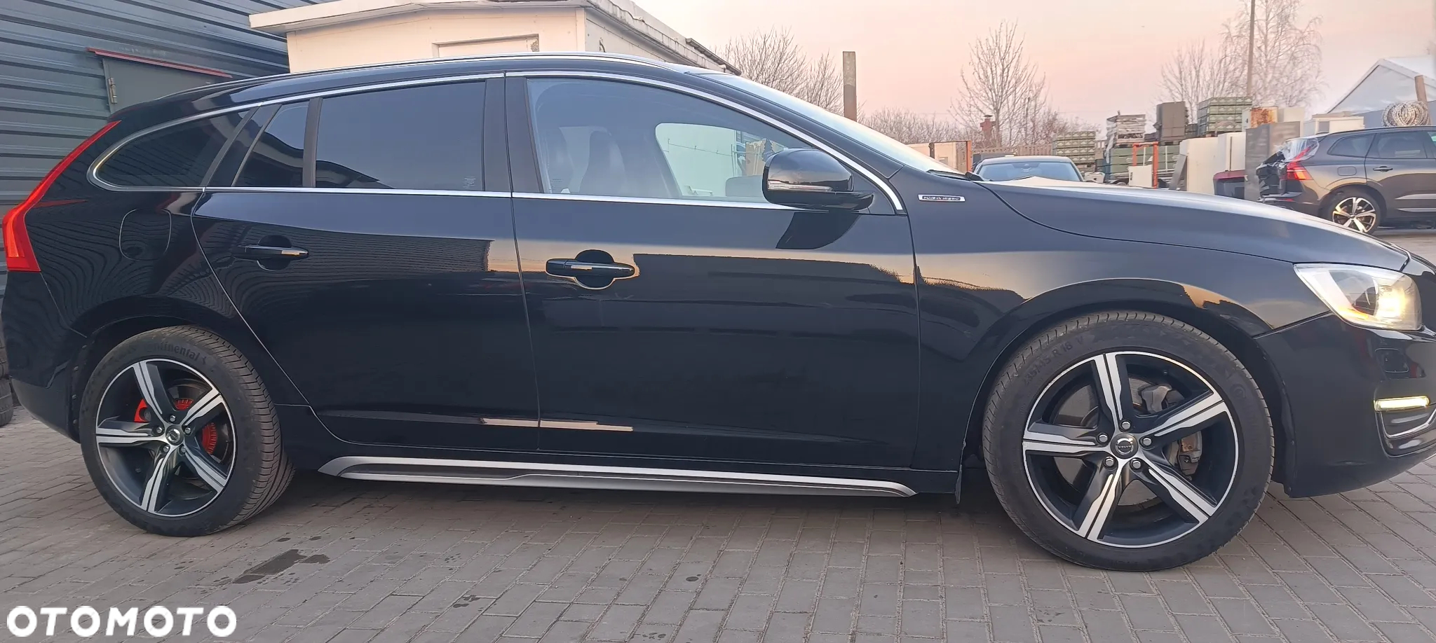 Volvo V60 D6 AWD Plug-in Hybrid Summum - 34