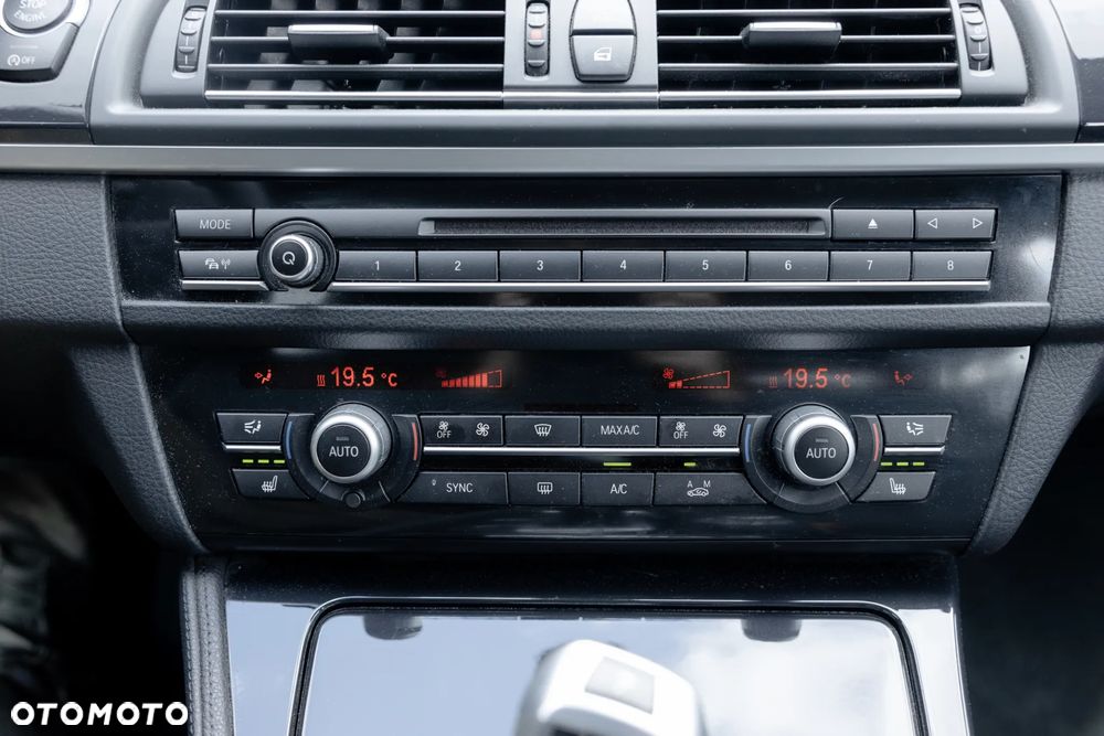BMW Seria 5 518d - 14