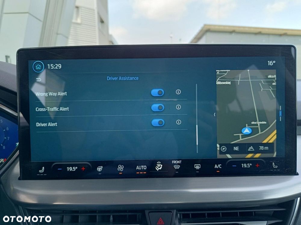 Ford Focus 1.0 EcoBoost Titanium X - 30