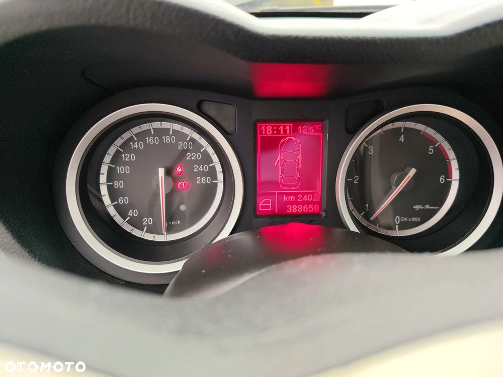 Alfa Romeo 159 1.9 JTDM 8V DPF Distinctive - 6