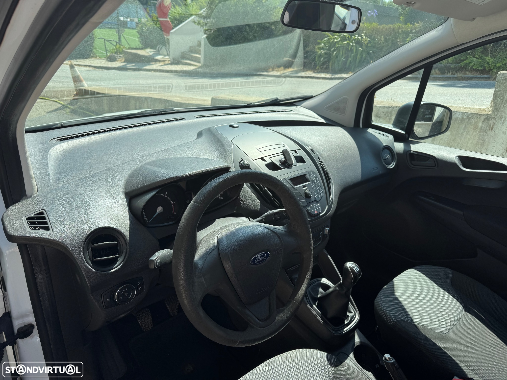 Ford Tourneo Courier 1.5 TDCi Ambiente - 17
