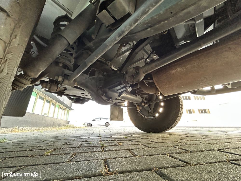 Land Rover Defender 90 2.4 CRD S - 34