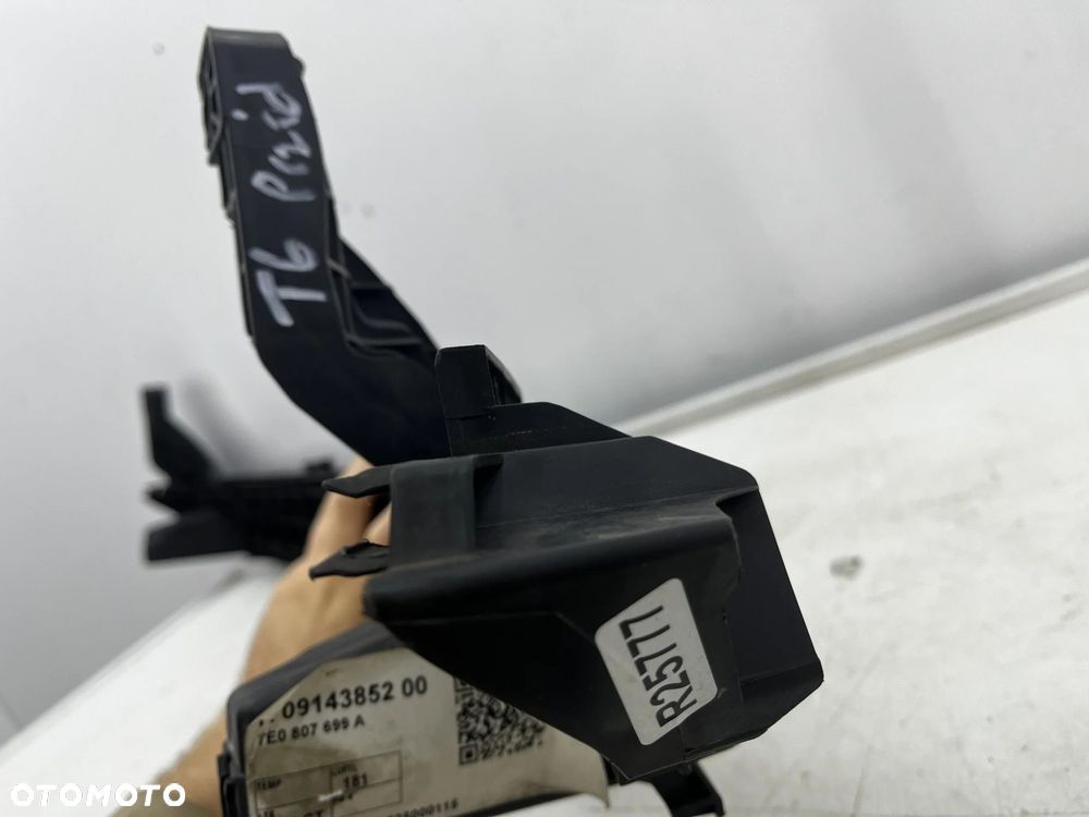 Belka zderzaka VW Transporter T6 Multivan 7E0 15-19r. przednie wzmocnienie pasa absorber plastikowy - 16