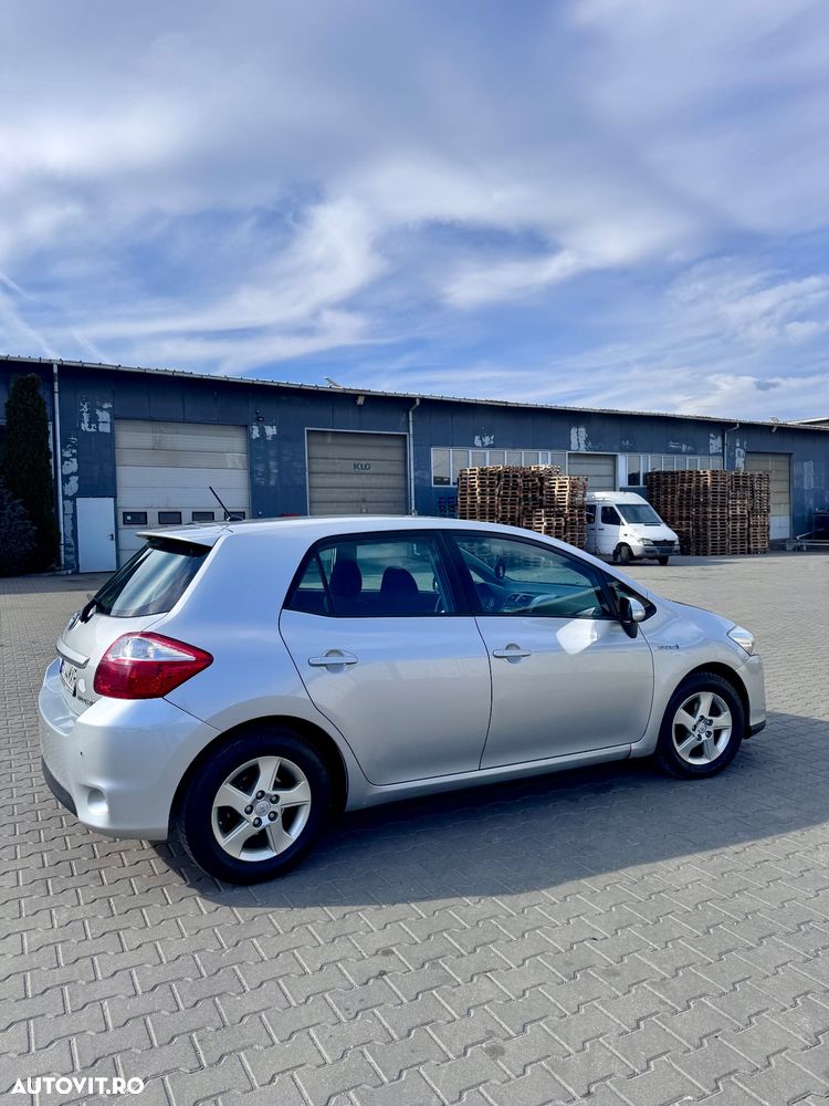Toyota Auris 1.8 L VVT-i HSD Sol - 3