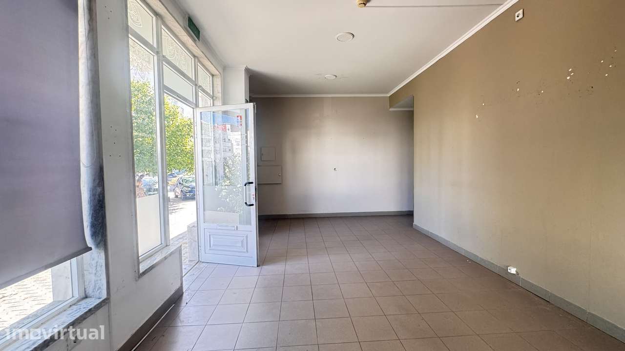 Loja com 60 m²  | Santa Marta do Pinhal, Corroios - Grande imagem: 3/12