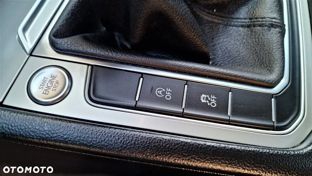 Volkswagen Passat 1.8 TSI BMT Comfortline - 25