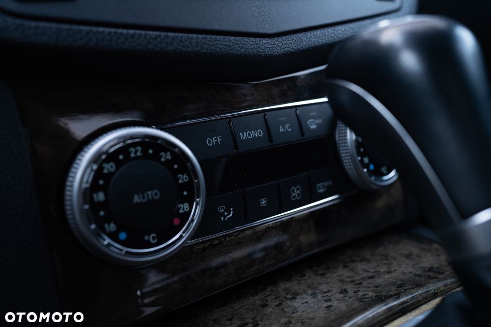 Mercedes-Benz Klasa C 63 AMG 7G-TRONIC - 21