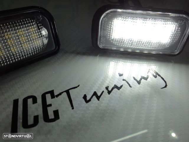 Suporte de lâmpada de matricula com led branco para Mercedes Classe C W203, CLK A209, W209, SL R230, Chrysler Crossfire coupe & Cabrio 03-07 - 17