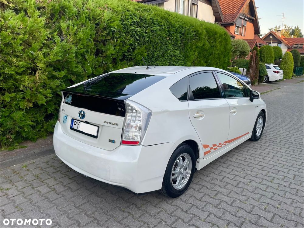 Toyota Prius 1.8 HSD Prestige - 6