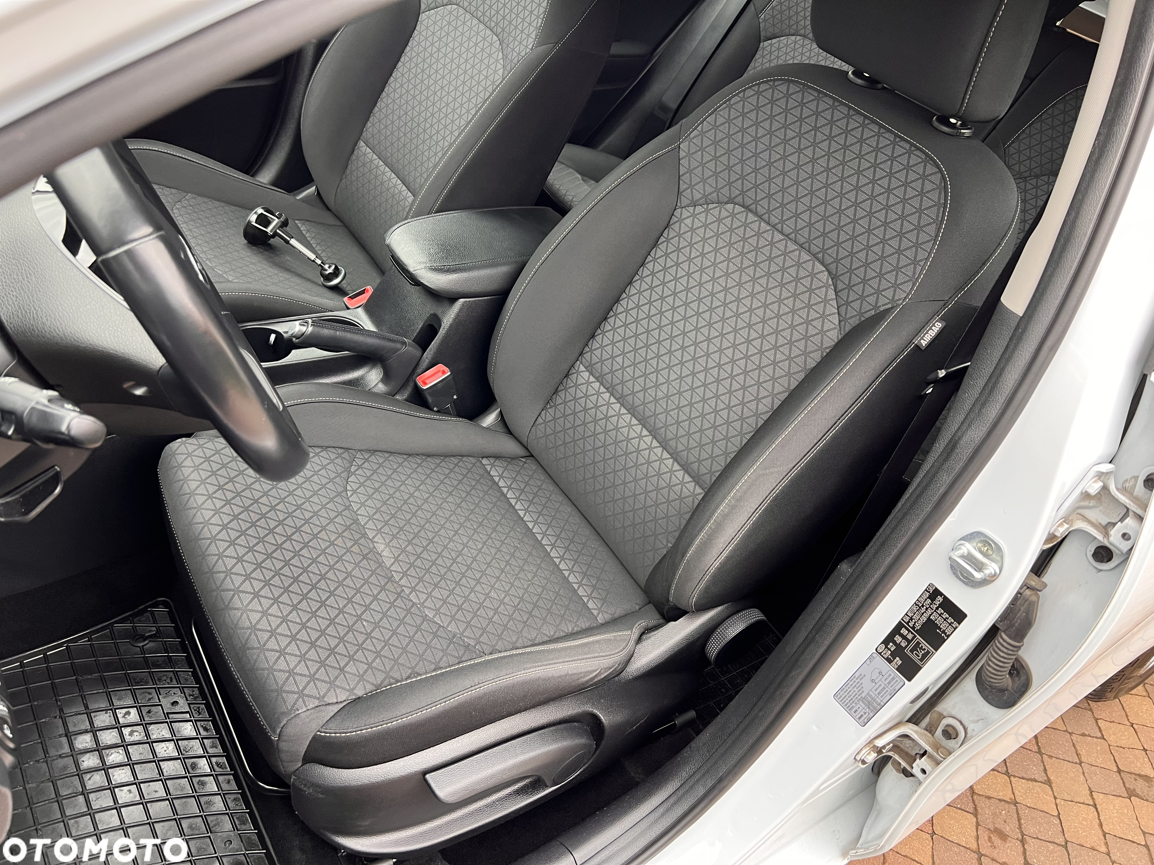 Kia Ceed 1.6 CRDi SCR M - 10