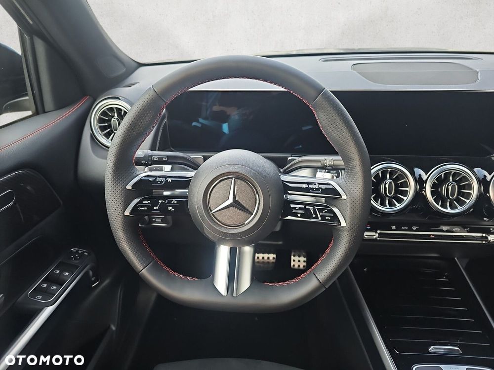 Mercedes-Benz GLB - 14