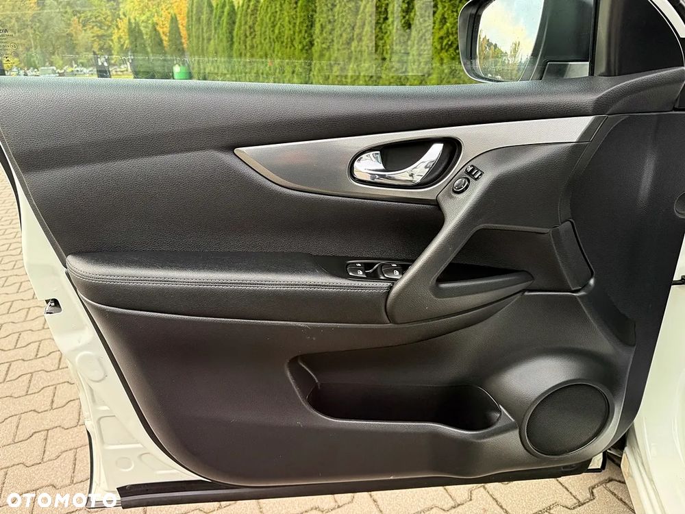 Nissan Qashqai 1.3 DIG-T Tekna - 24