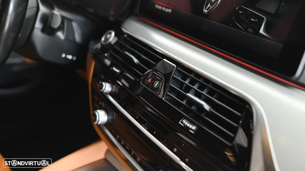 BMW 520 d Pack Desportivo M Auto - 40