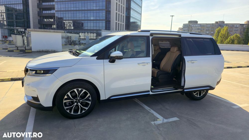 Kia Carnival - 12