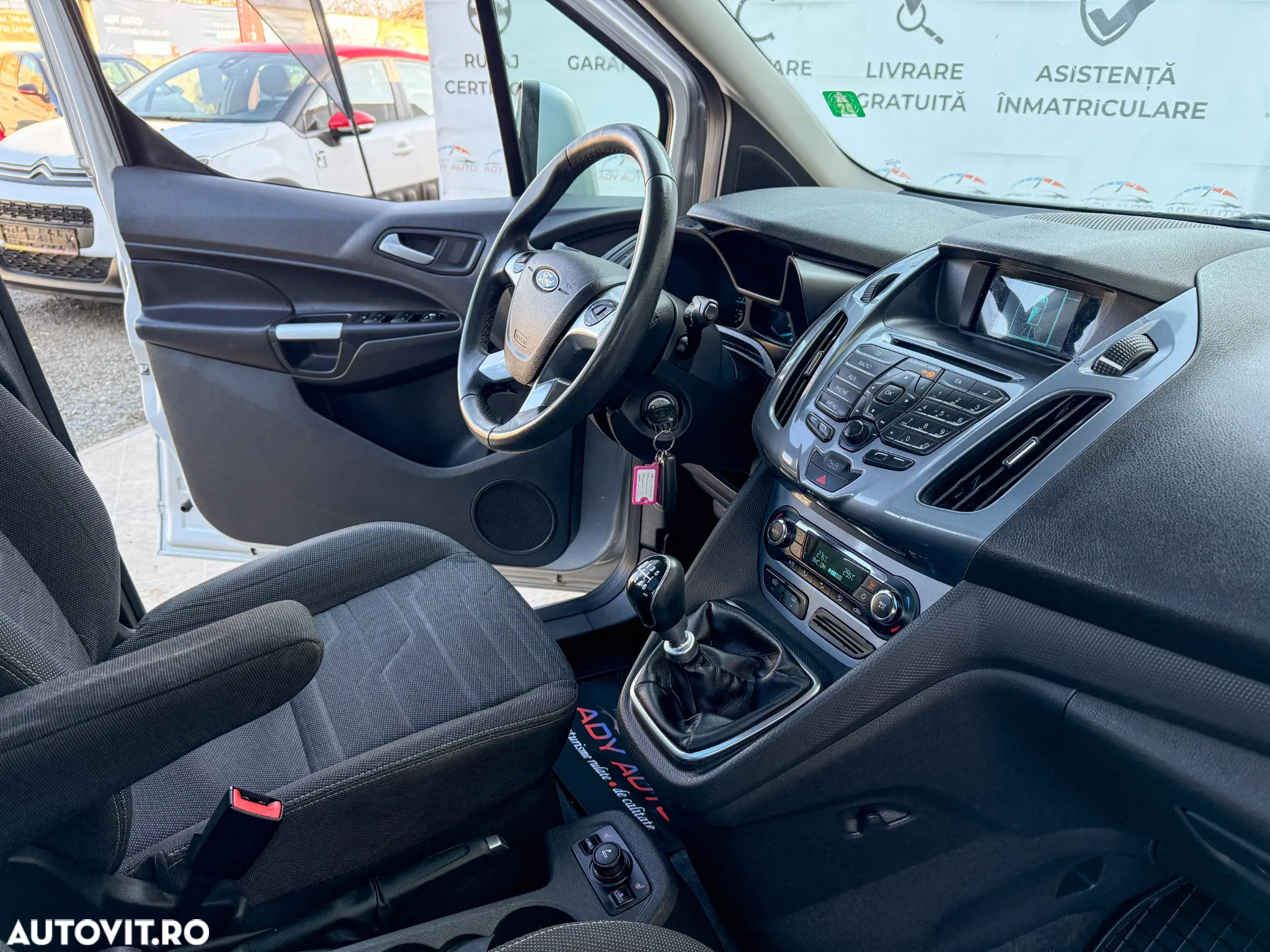 Ford Transit Connect - 8