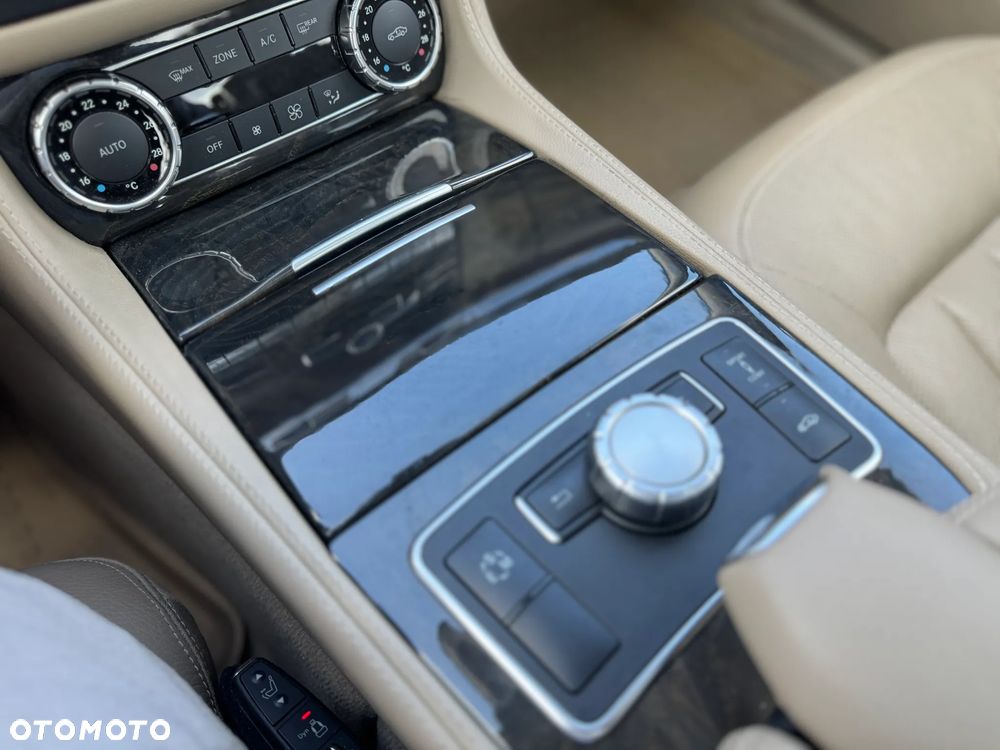 Mercedes-Benz CLS - 25